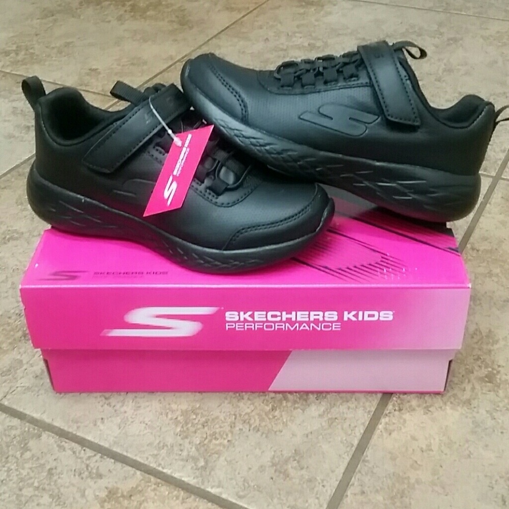 NIB* Black Skechers